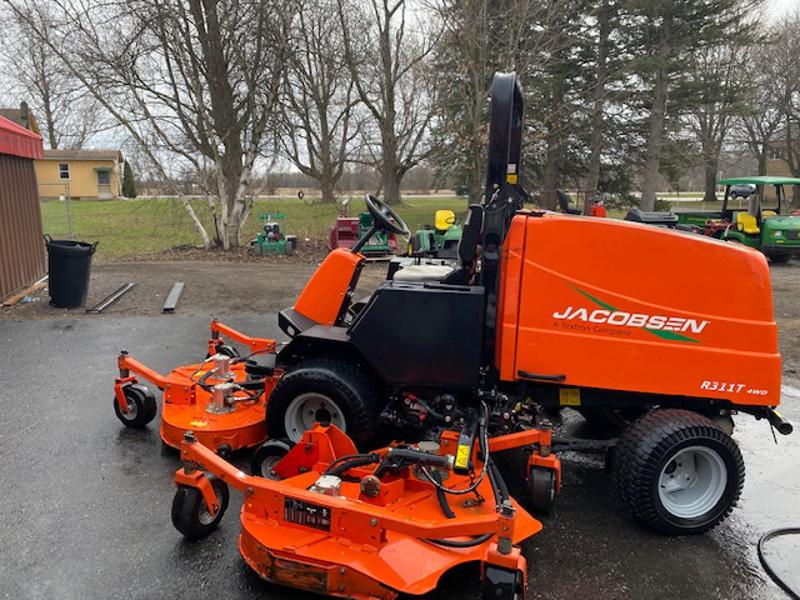 Jacobsen-R311T-Diesel-4WD-Wide-Area-Mower-14-800×600-1