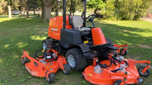 Jacobsen-R311T-Diesel-4WD-Wide-Area-Mower-2-800×600-1-1