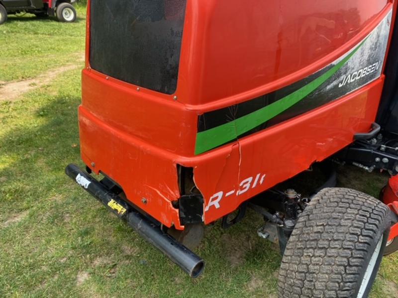 Jacobsen-R311T-Diesel-4WD-Wide-Area-Mower-3-800×600-1-1