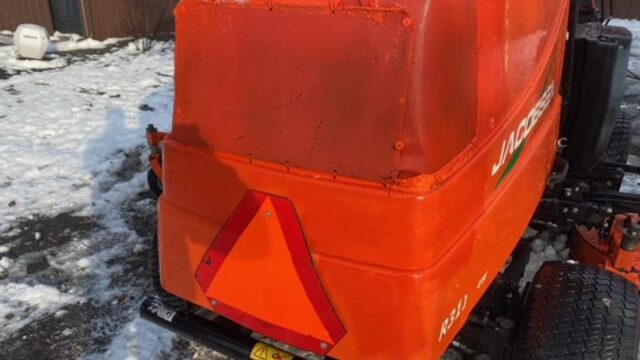 Jacobsen-R311T-Diesel-4WD-Wide-Area-Mower-3-800×600-1