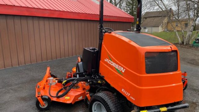 Jacobsen-R311T-Diesel-4WD-Wide-Area-Mower-3-800×600-1