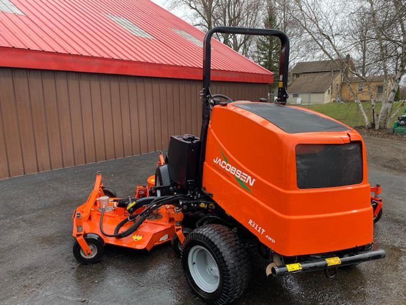 Jacobsen-R311T-Diesel-4WD-Wide-Area-Mower-3-800×600-1