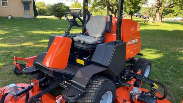 Jacobsen-R311T-Diesel-4WD-Wide-Area-Mower-4-800×600-1-1