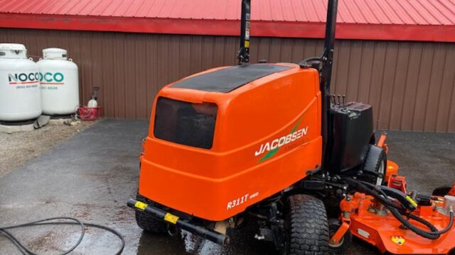 Jacobsen-R311T-Diesel-4WD-Wide-Area-Mower-4-800×600-1