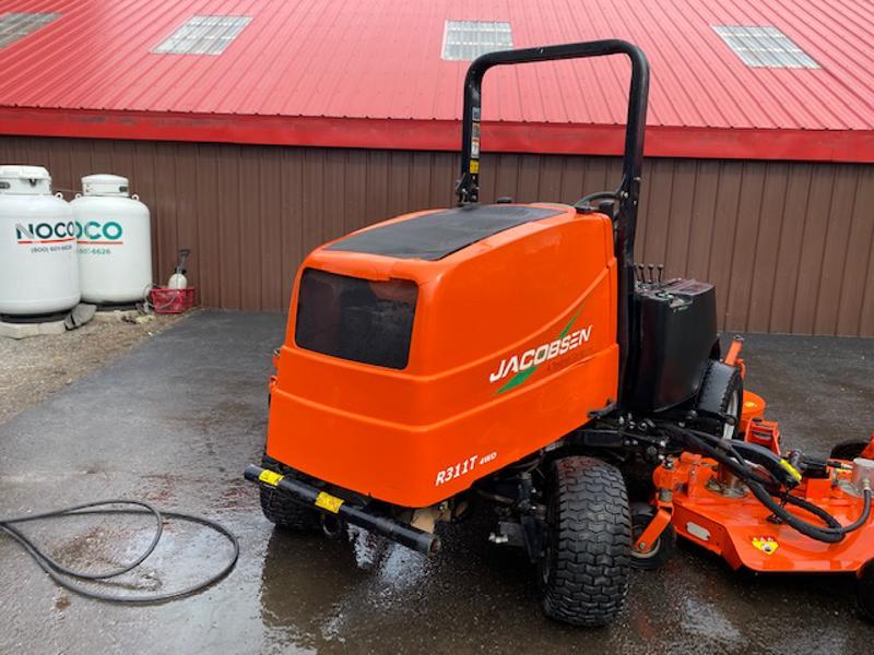 Jacobsen-R311T-Diesel-4WD-Wide-Area-Mower-4-800×600-1
