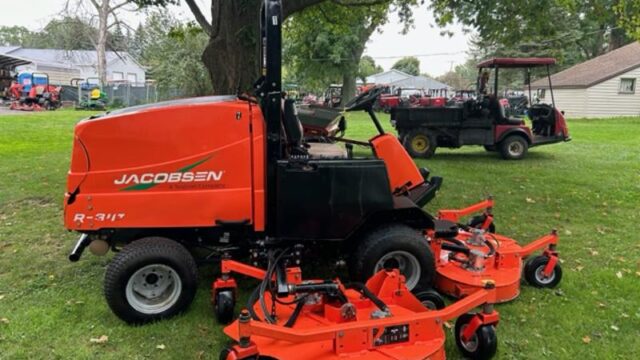 Jacobsen-R311T-Diesel-4WD-Wide-Area-Mower-5-800×600-1-2