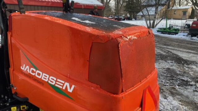 Jacobsen-R311T-Diesel-4WD-Wide-Area-Mower-5-800×600-1