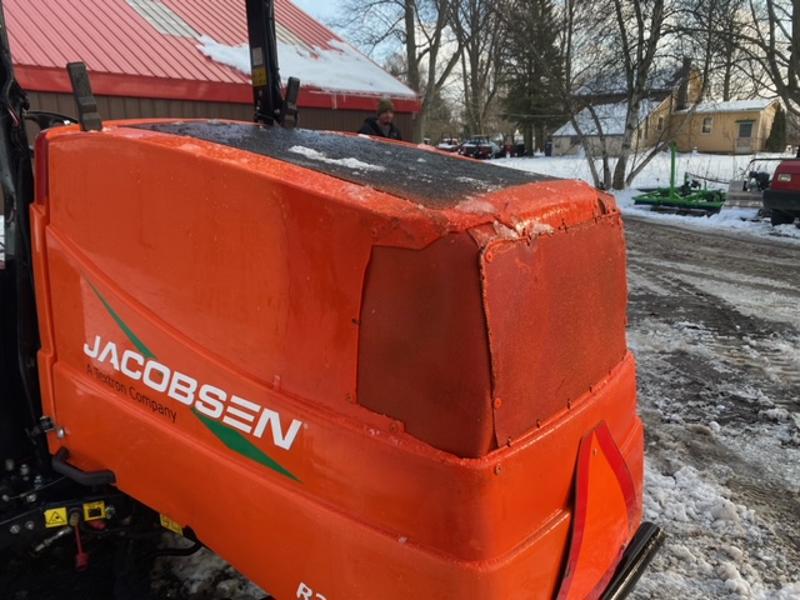 Jacobsen-R311T-Diesel-4WD-Wide-Area-Mower-5-800×600-1