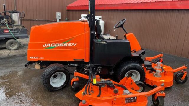 Jacobsen-R311T-Diesel-4WD-Wide-Area-Mower-6-800×600-1
