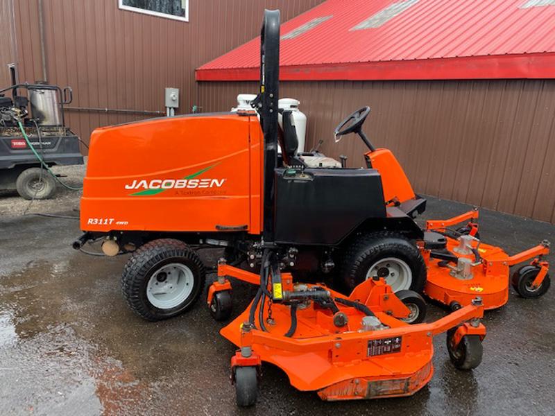 Jacobsen-R311T-Diesel-4WD-Wide-Area-Mower-6-800×600-1