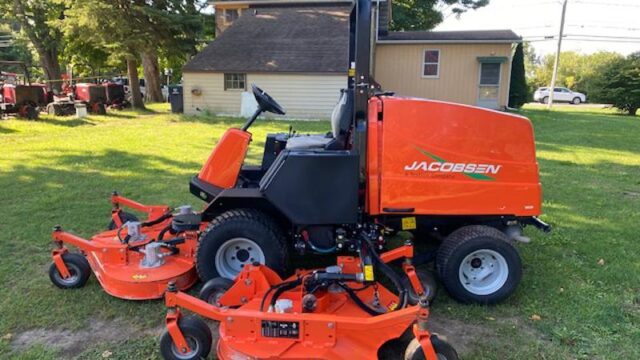 Jacobsen-R311T-Diesel-4WD-Wide-Area-Mower-7-800×600-1-1