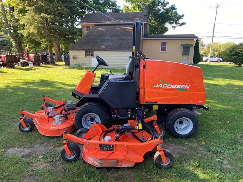 Jacobsen-R311T-Diesel-4WD-Wide-Area-Mower-7-800×600-1-1