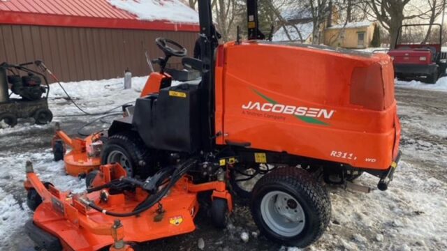 Jacobsen-R311T-Diesel-4WD-Wide-Area-Mower-7-800×600-1