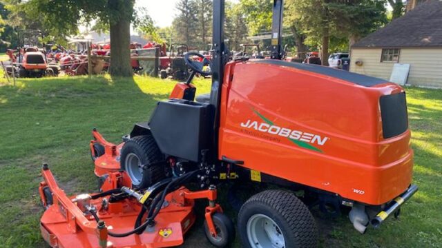 Jacobsen-R311T-Diesel-4WD-Wide-Area-Mower-8-800×600-1-1