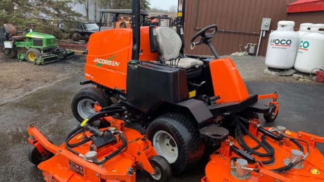 Jacobsen-R311T-Diesel-4WD-Wide-Area-Mower-8-800×600-1