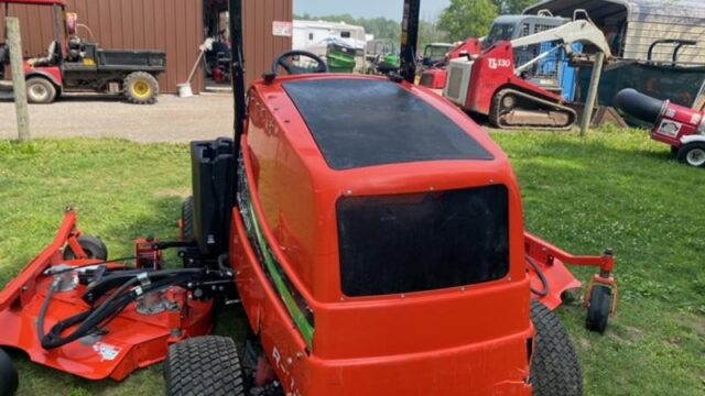 Jacobsen-R311T-Diesel-4WD-Wide-Area-Mower-9-800×600-1-1