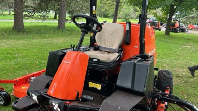 Jacobsen-R311T-Diesel-4WD-Wide-Area-Mower-9-800×600-1-2