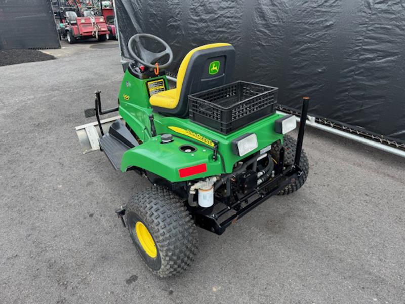 John-Deere-1200H-Gas-3WD-Bunker-and-Field-Rake-4-800×600-1-1