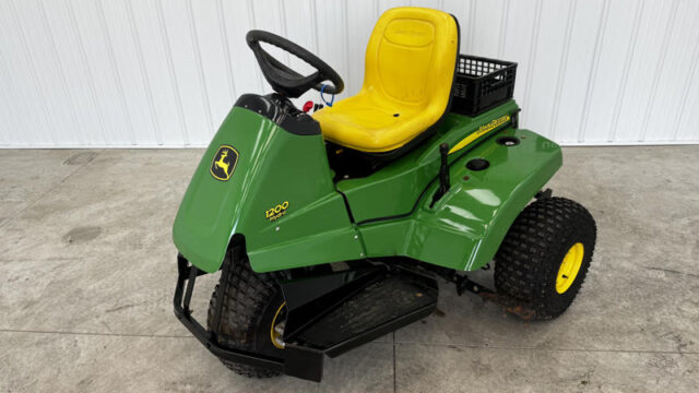 John-Deere-1200H-Gas-3WD-Bunker-and-Field-Rake-5-800×600-1
