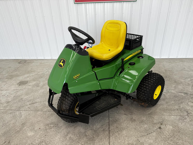 John-Deere-1200H-Gas-3WD-Bunker-and-Field-Rake-5-800×600-1