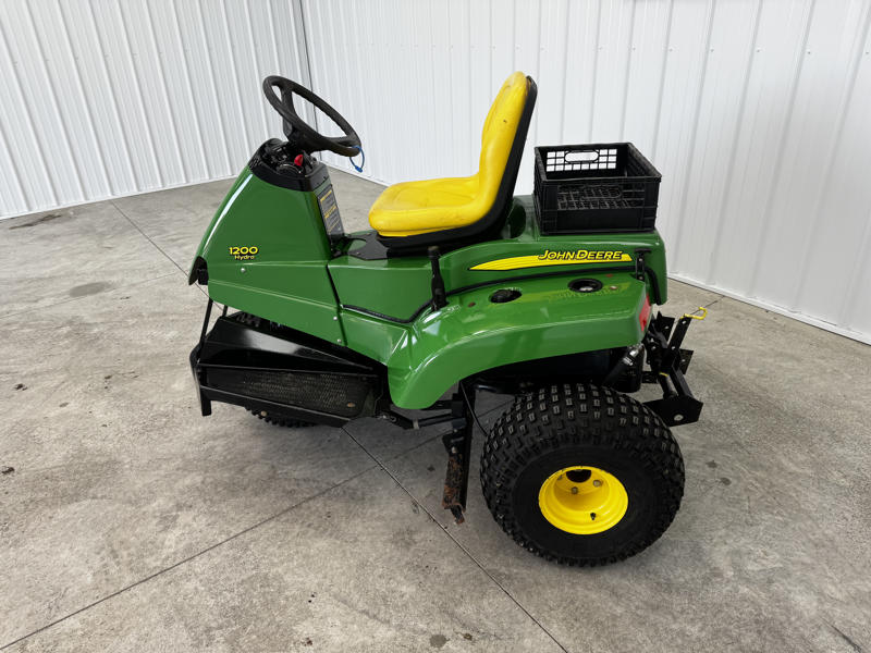 John-Deere-1200H-Gas-3WD-Bunker-and-Field-Rake-6-800×600-1