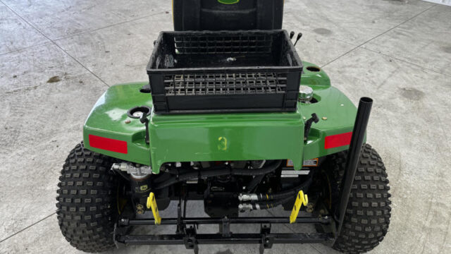 John-Deere-1200H-Gas-3WD-Bunker-and-Field-Rake-7-800×600-1