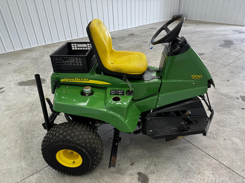 John-Deere-1200H-Gas-3WD-Bunker-and-Field-Rake-8-800×600-1