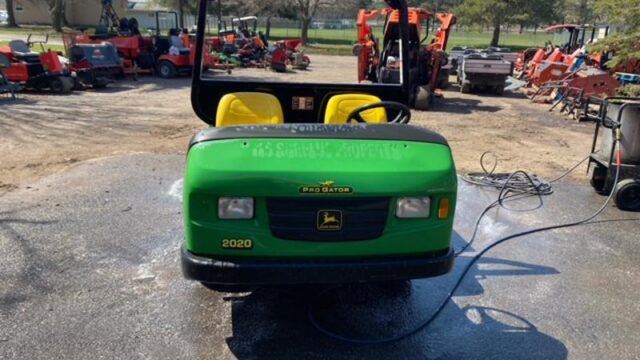 John-Deere-Pro-Gator-2WD-Gas-Utility-Vehicle-1-800×600-1
