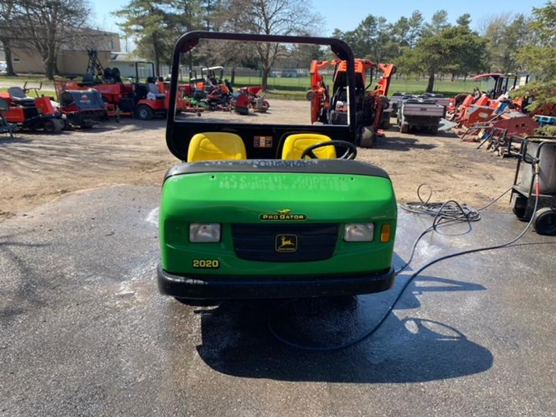 John-Deere-Pro-Gator-2WD-Gas-Utility-Vehicle-1-800×600-1