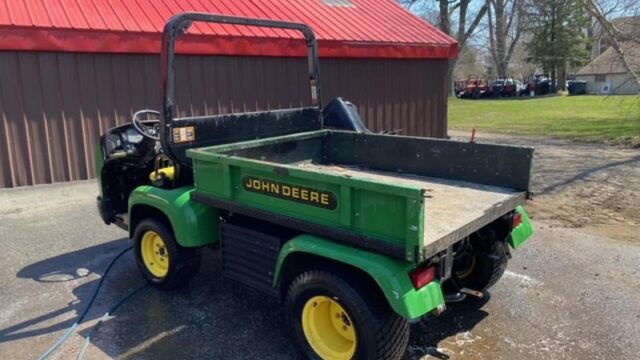 John-Deere-Pro-Gator-2WD-Gas-Utility-Vehicle-2-800×600-1
