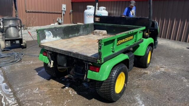 John-Deere-Pro-Gator-2WD-Gas-Utility-Vehicle-4-800×600-1