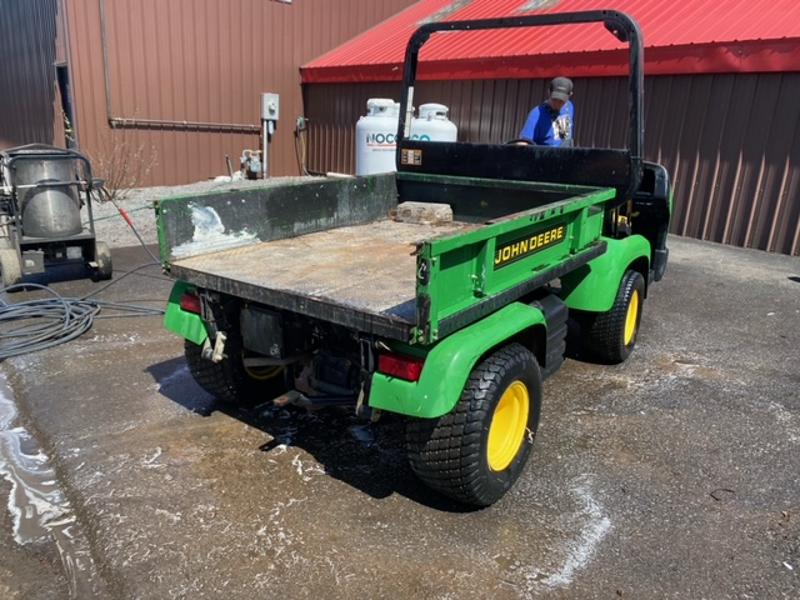John-Deere-Pro-Gator-2WD-Gas-Utility-Vehicle-4-800×600-1