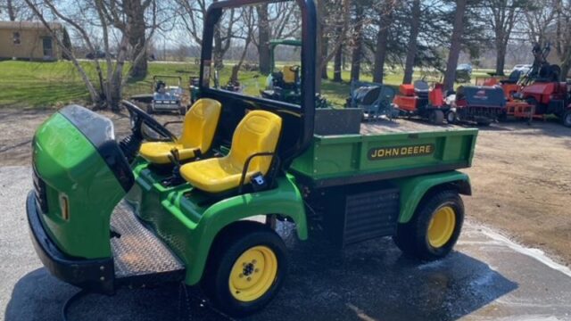 John-Deere-Pro-Gator-2WD-Gas-Utility-Vehicle-8-800×600-1