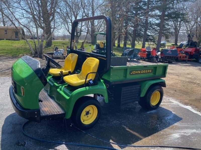 John-Deere-Pro-Gator-2WD-Gas-Utility-Vehicle-8-800×600-1