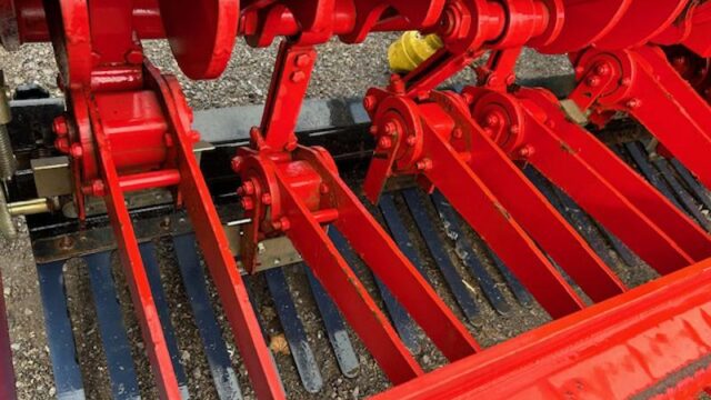 Redexim-Verti-Core-2100-Tractor-Driven-Aerator-4-800×600-1