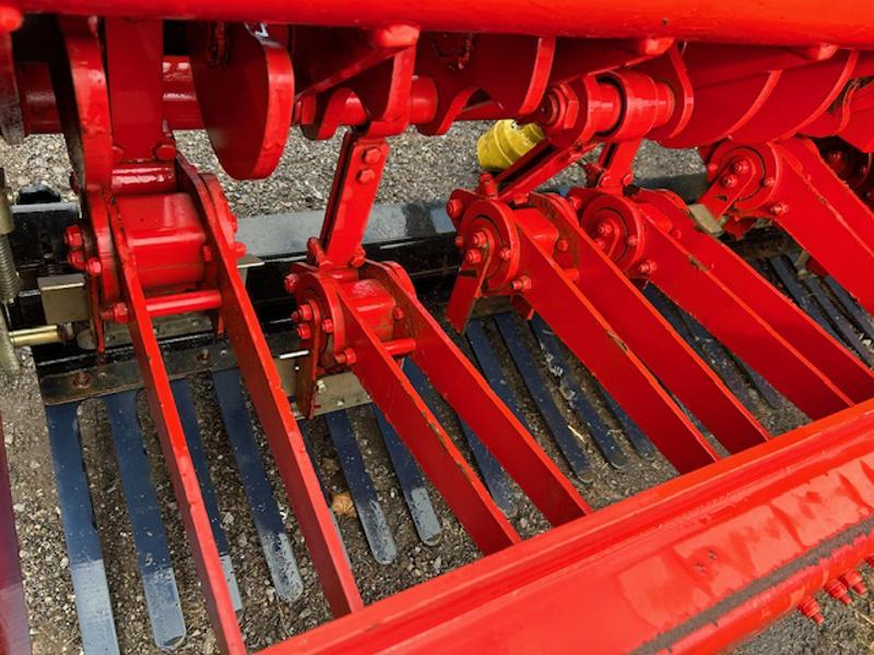 Redexim-Verti-Core-2100-Tractor-Driven-Aerator-4-800×600-1
