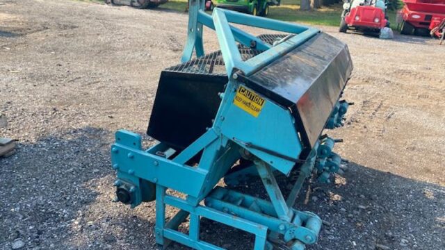 Soil-Reliever-60-Tractor-Mounted-PTO-Driven-Aerator-3-800×600-1