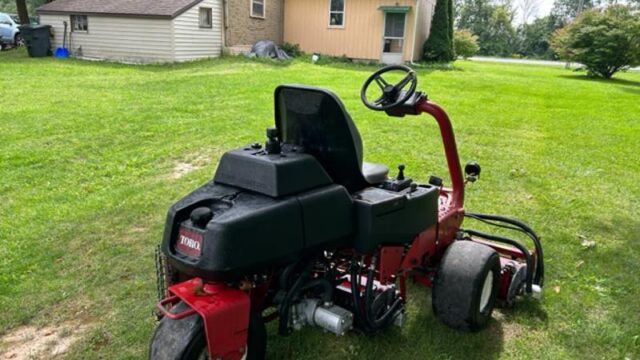 Toro-3150-Triplex-Greens-Mower-1-800×600-1
