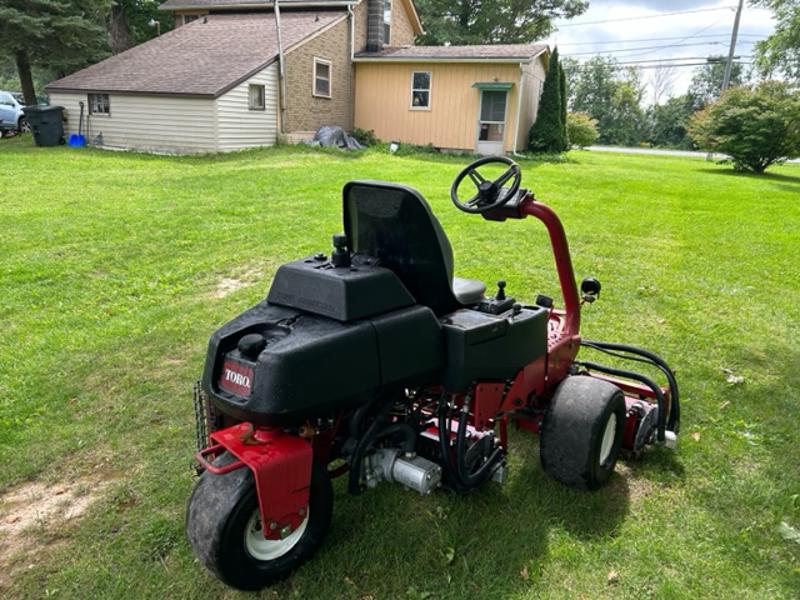 Toro-3150-Triplex-Greens-Mower-1-800×600-1