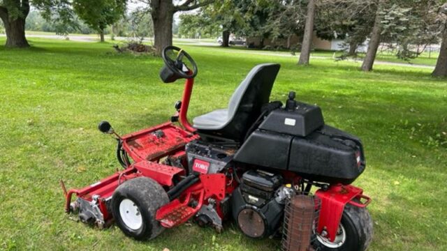 Toro-3150-Triplex-Greens-Mower-3-800×600-1