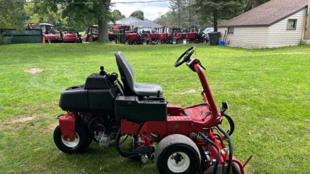 Toro-3150-Triplex-Greens-Mower-4-800×600-1