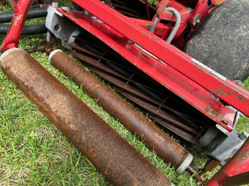 Toro-3150-Triplex-Greens-Mower-6-800×600-1