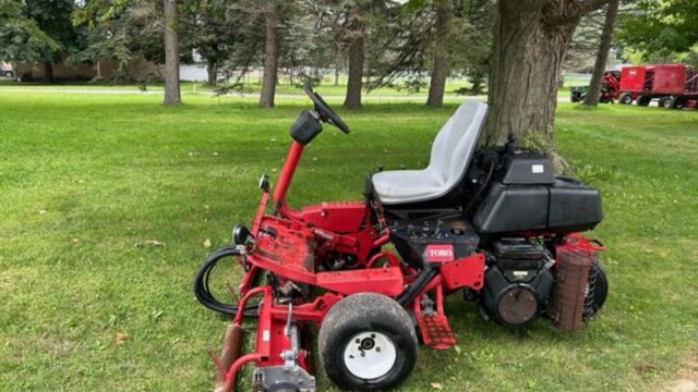 Toro-3150-Triplex-Greens-Mower-8-800×600-1