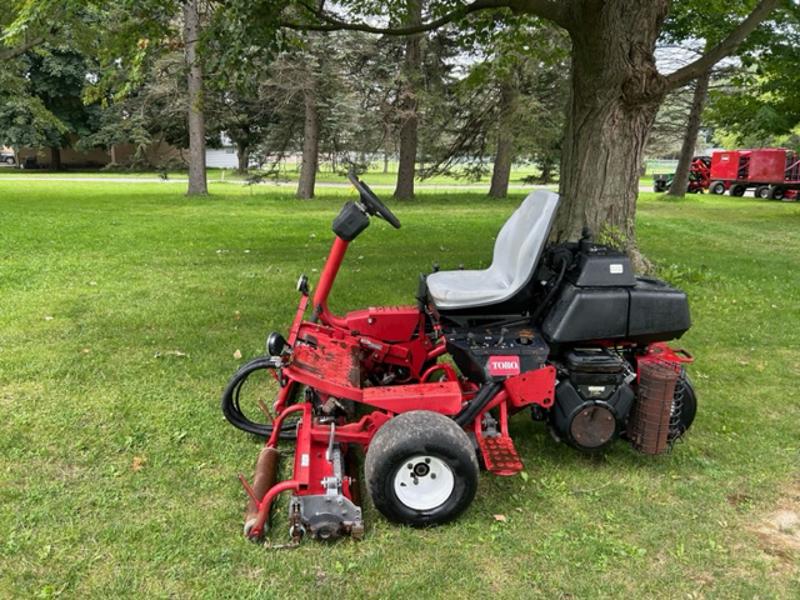 Toro-3150-Triplex-Greens-Mower-8-800×600-1