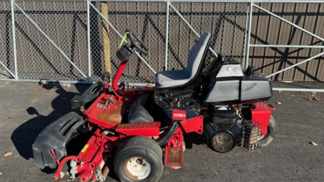 Toro-Greensmaster-3150-Gas-2WD-Greens-Mower-2-800×600-1-1