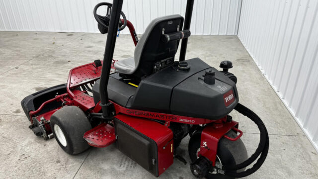 Toro-Greensmaster-3250-Diesel-3WD-Greensmower-7-800×600-1