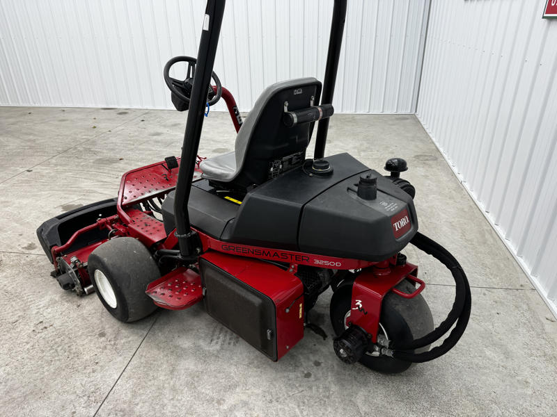 Toro-Greensmaster-3250-Diesel-3WD-Greensmower-7-800×600-1