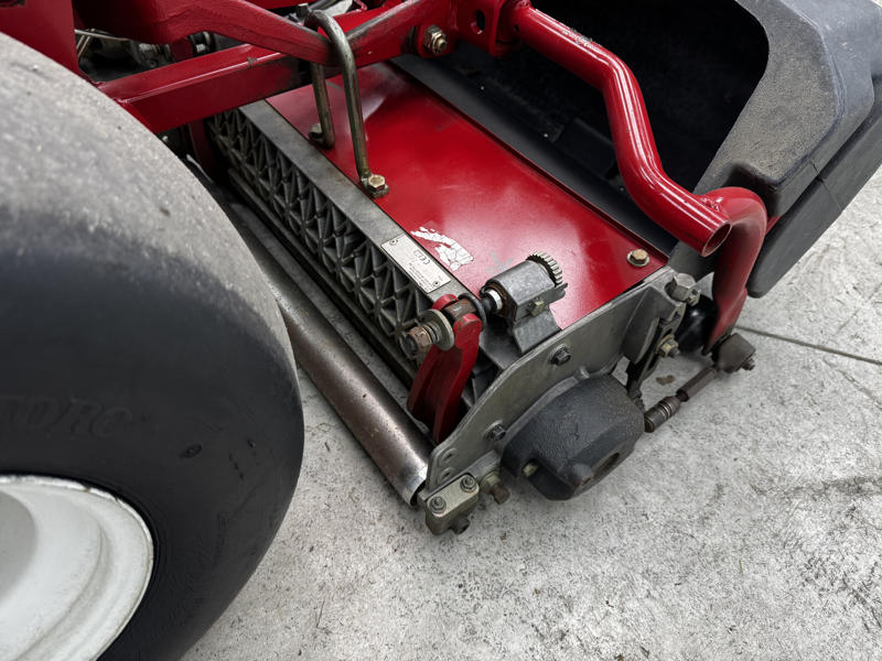 Toro-Greensmaster-3250-Diesel-3WD-Greensmower-9-800×600-1