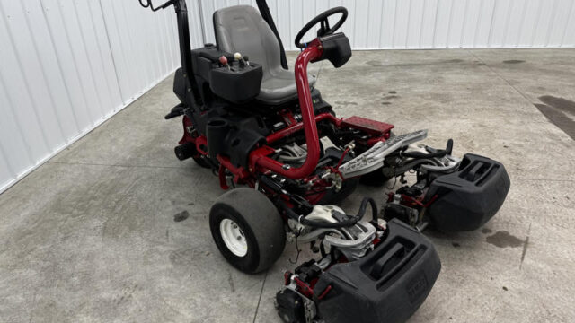 Toro-Greensmaster-3320-Hybrid-3WD-Gas-w_-Electric-Reels-7-800×600-1