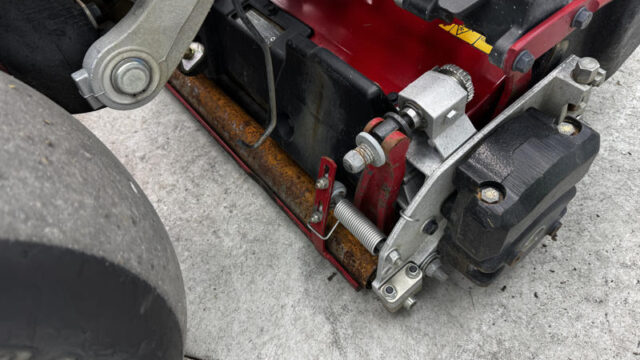 Toro-Greensmaster-3320-Hybrid-3WD-Gas-w_-Electric-Reels-8-800×600-1